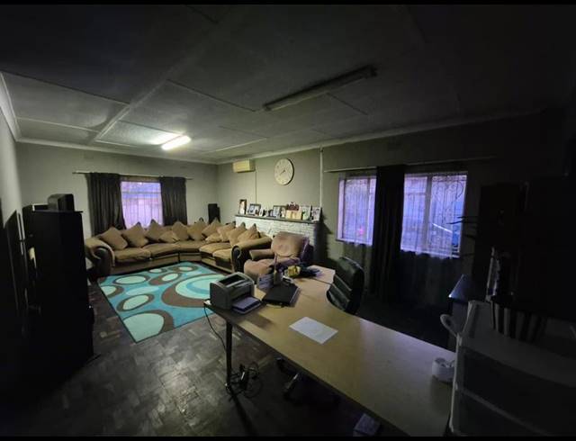 6 BEDROOM HOUSE FOR SALE IN ELSBURG